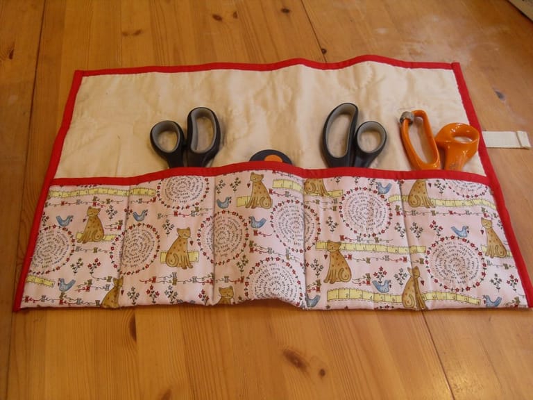 Quilted scissor roll